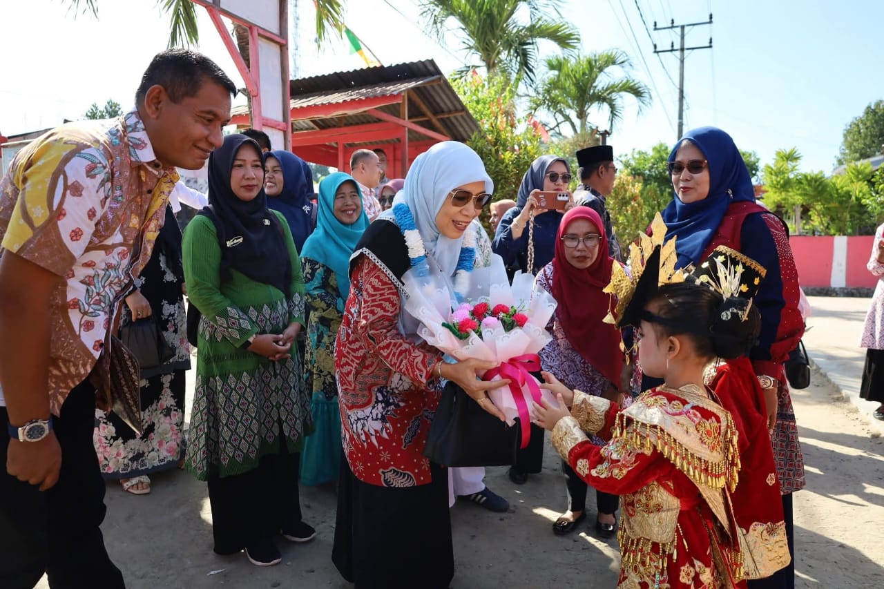 Bunda PAUD Kunjungi TK Satu Atap 062 Mompang