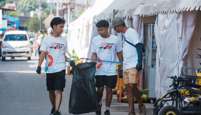 Jaga Danau Toba Tetap Lestari, ITDC Aksi Pembersihan Sampah