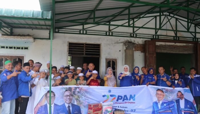 Peringati Milad Ke-27 PAN, DPD PAN Tapsel Salurkan Bantuan Sembako Dan Tas Sekolah