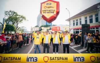 Indosat melalui brand IM3 menggelar Parade IM3 SATSPAM di Kota Medan, bertepatan dengan Car Free Day (CFD) di Lapangan Merdeka Medan, Minggu (24/8/2025). Parade ini mengkampanyekan pentingnya perlindungan masyarakat dari ancaman maraknya penipuan digital. (waspada.id/sugiarto)