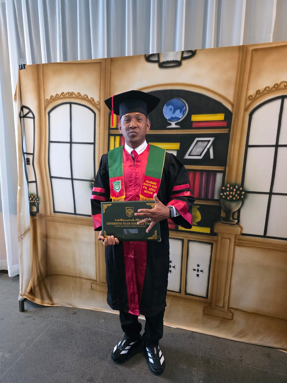 Dari Seragam Polisi Ke Toga Wisuda, Kisah Kapolsek TBU Raih Magister Hukum