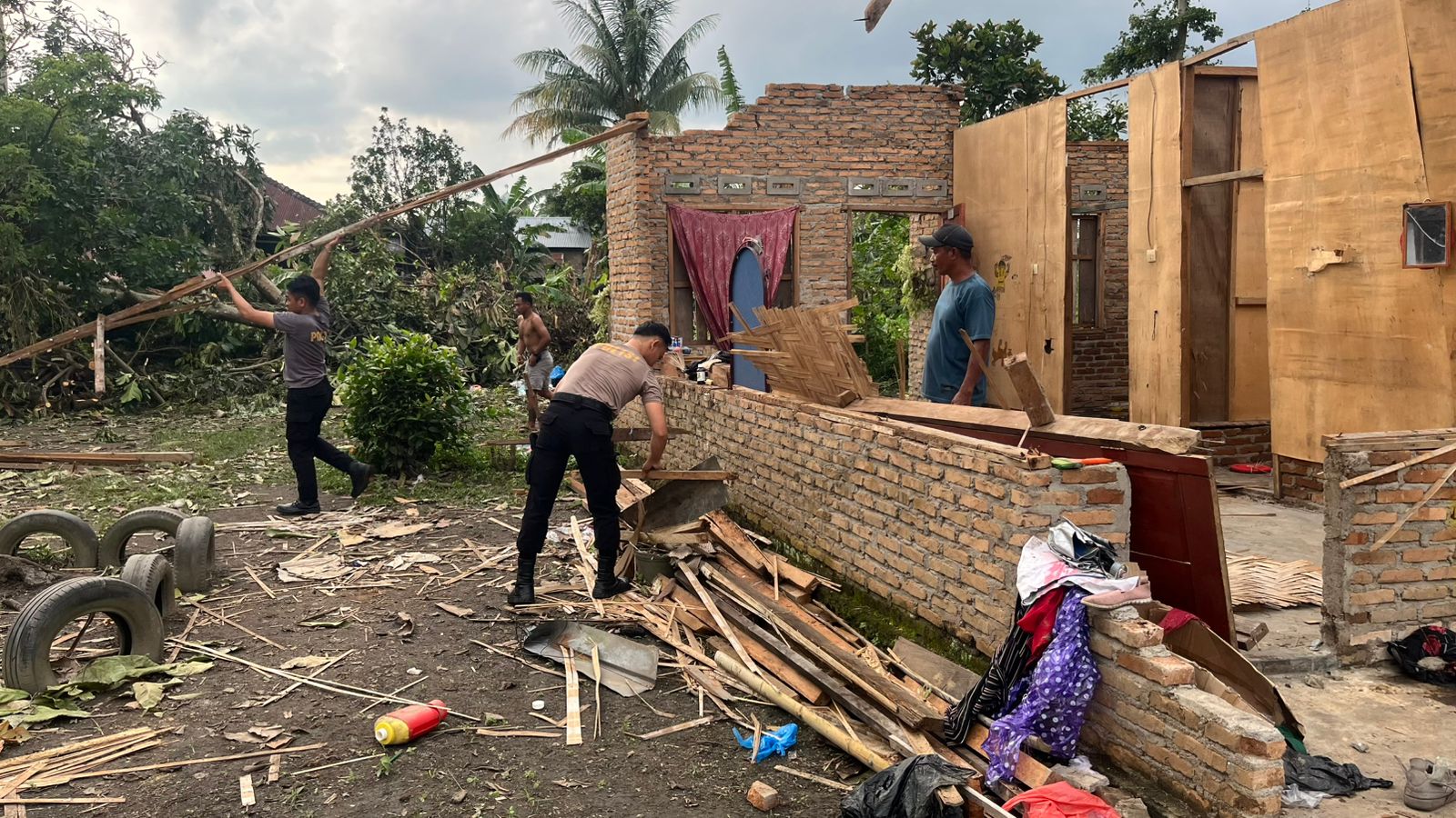Angin Puting Beliung Rusak Ratusan Rumah Di Simalungun