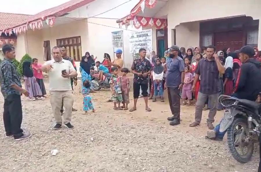 Bau Gas, Puluhan KK Mengadu Ke Camat Banda Alam