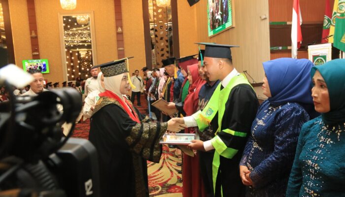 UISU Wisuda 1.085 Sarjana Baru
