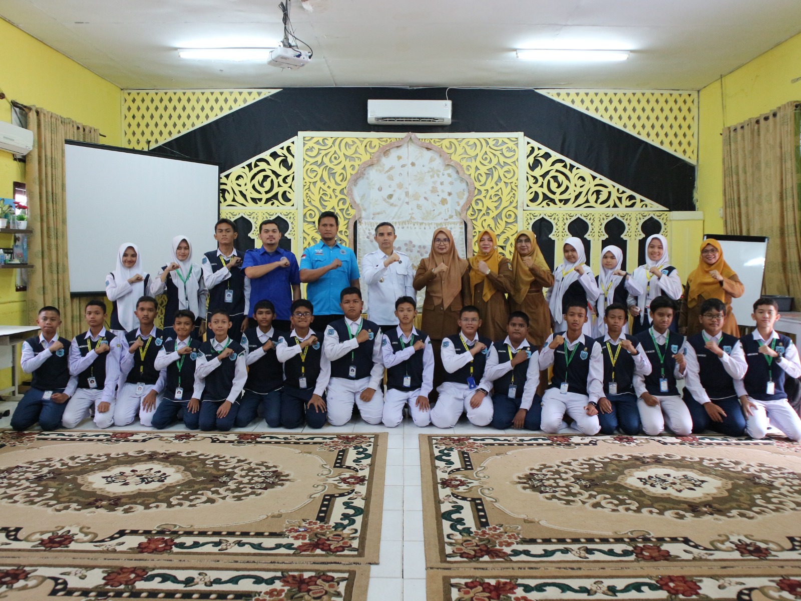 BNNK Banda Aceh Tes Urine Siswa SMPN 6, Hasilnya Negatif Narkoba