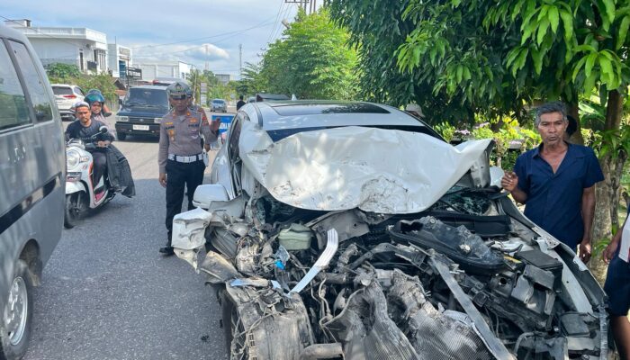 Honda CRV Anggota Dewan Hancur Bertabrakan Dengan Truk Fuso