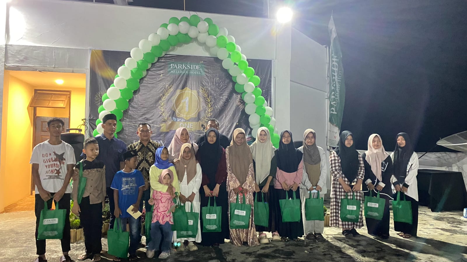 Anniversary Pertama, Parkside Meuligoe Hotel Meulaboh Santuni Anak Yatim