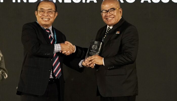 Integritas Nyata Dalam Governansi, Amien Sunaryadi Dianugerahi GRC Lifetime Achievement Award 2025
