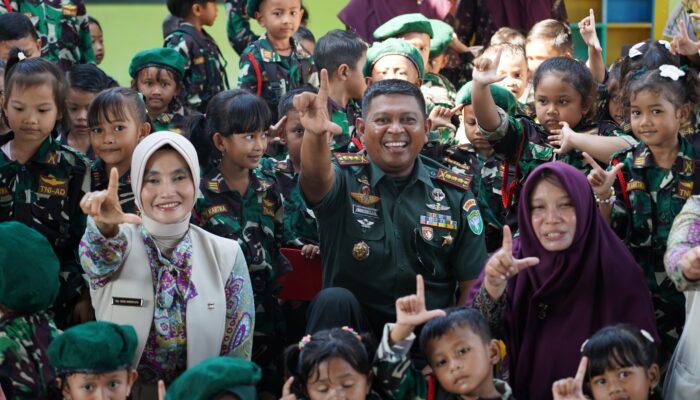 Danrem Lilawangsa Sumbang Alat Peraga Pendidikan untuk TK Kartika