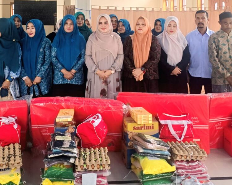 Ketua TP-PKK Pidie Kunjungi Rumah Duka 6 Santri Tangse