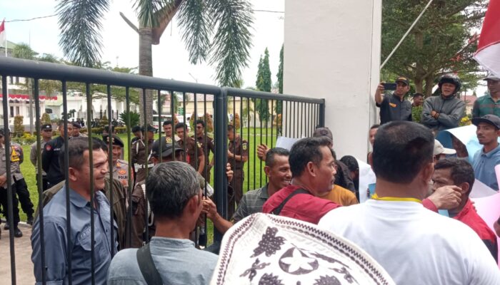 Massa Geruduk Kejari Aceh Tamiang, Tuntut Eksekusi Lahan dan Penangkapan DPO