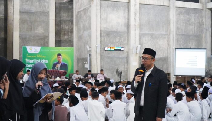 Motivator Nasional Semangati Santri Dayah DQA Untuk Bermimpi Besar