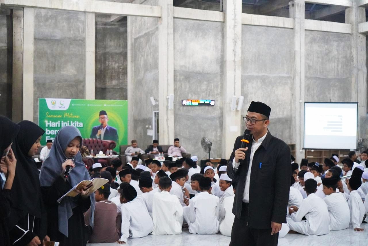 Motivator Nasional Semangati Santri Dayah DQA Untuk Bermimpi Besar