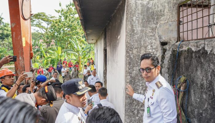 Rico Waas Pimpin Pembongkaran Bangunan Kosong Sarang Narkoba Di Medan Selayang