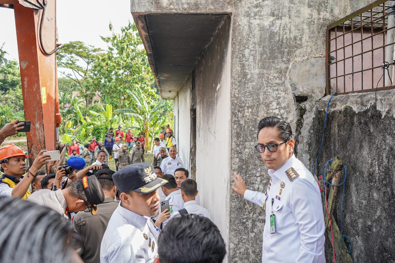 Rico Waas Pimpin Pembongkaran Bangunan Kosong Sarang Narkoba Di Medan Selayang