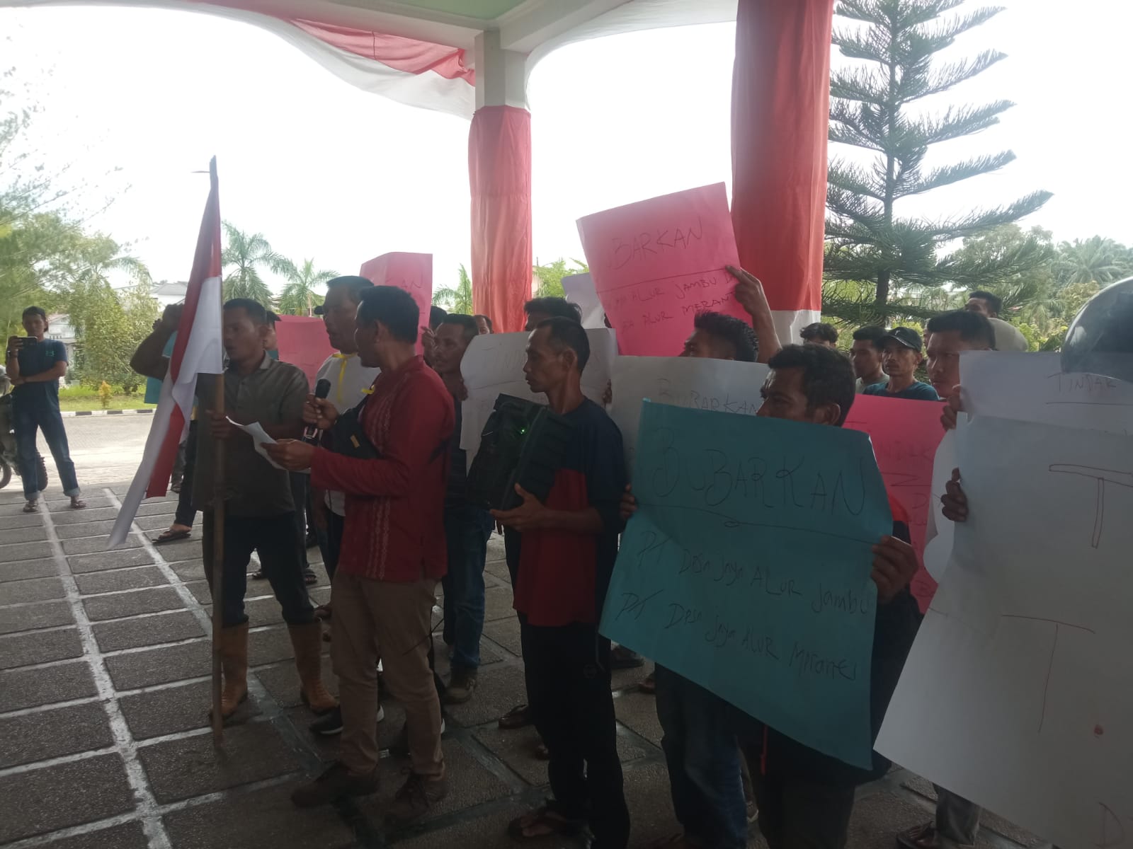 Pengunjuk Rasa Guncang DPRK Aceh Tamiang, Tuntut Proses Hukum Direktur PT. DJ Alur Jambu