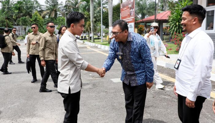 Asri Ludin Tambunan Dampingi Wapres Gibran Tinjau Sekolah Rakyat Di Deliserdang