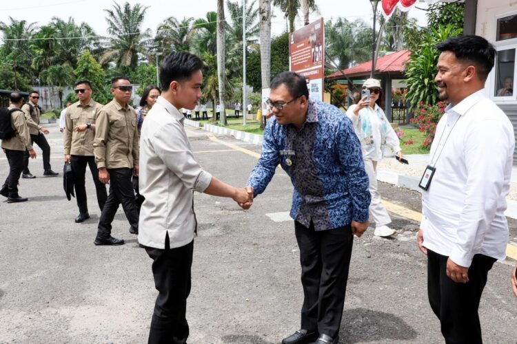 Asri Ludin Tambunan Dampingi Wapres Gibran Tinjau Sekolah Rakyat Di Deliserdang