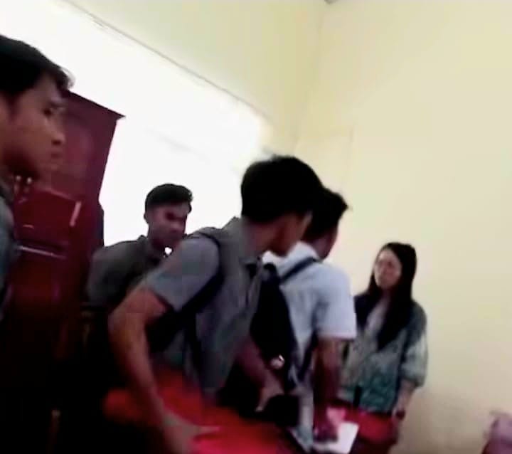 Video Viral Dosen Buang Berkas Mahasiswa, Unias Beri Penjelasan