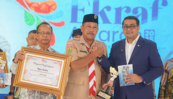 Ketua Kwarcab Aceh Tamiang Terima Penghargaan Serambi Ekraf Awards 2025