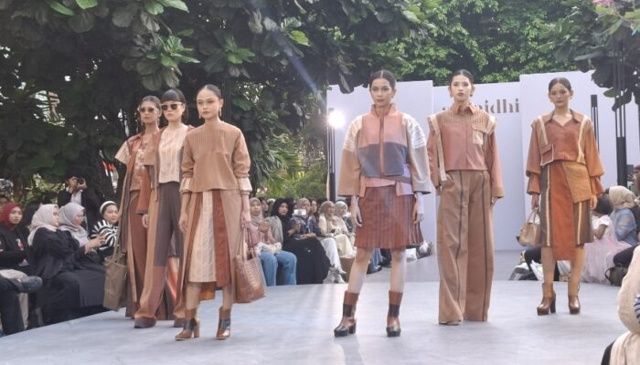 17 Mahasiswa IKJ Tampilkan ‘Sannidhi’, Kolaborasi Dunia Pendidikan dan Industri dalam Mode Berbasis Budaya Lokal