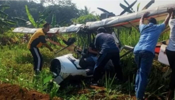 Pesawat Latih Sipil Jatuh Renggut Nyawa Mantan Kadispen AU