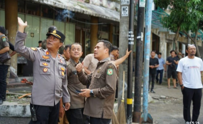 Sambut HUT Ke-80 RI, PUD Pasar Kolaborasi Gelar Gotong Royong Di Pasar Petisah