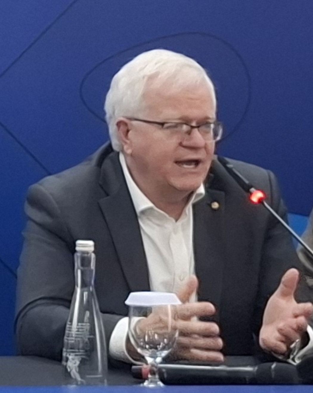 Bicara di KSTI 2025, Peraih Nobel Fisika Brian Schmidt Dorong Indonesia Bangun Ekosistem Riset Terpadu