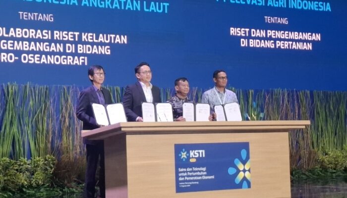 Di Ajang KSTI 2025, Kemendiktisaintek Fasilitasi Penandatanganan Kerja Sama Perguruan Tinggi dengan Industri
