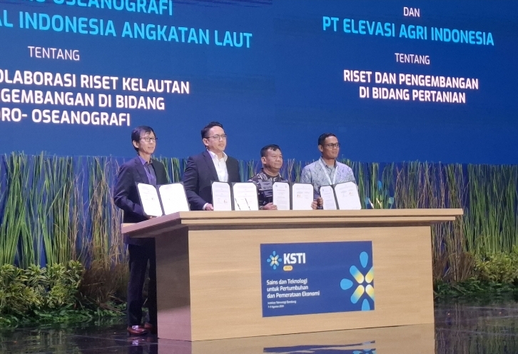 Di Ajang KSTI 2025, Kemendiktisaintek Fasilitasi Penandatanganan Kerja Sama Perguruan Tinggi dengan Industri
