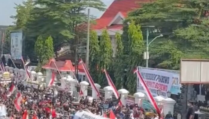 Kepung Kantor Bupati Pati, Massa Desak Sudewo Lengser