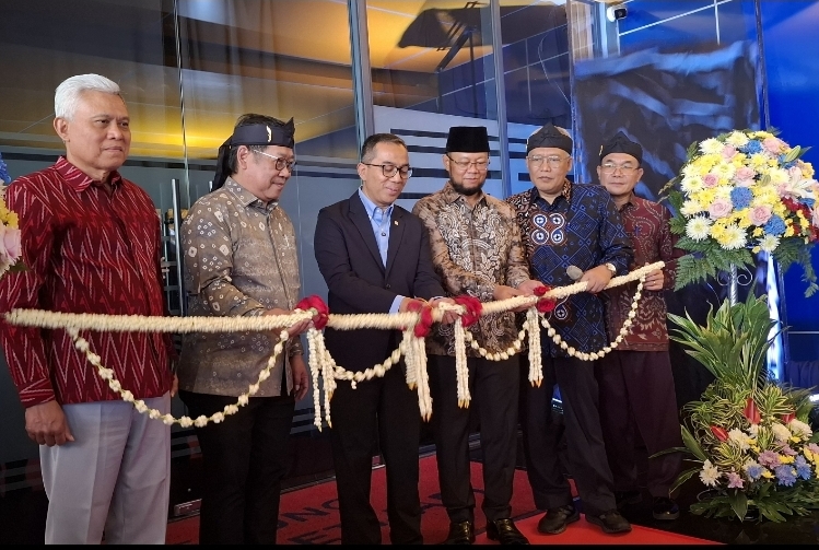 Resmikan Gedung Prof Setijadi dan Gerbang Depan, Mendiktisaintek Sebut UT Kampus Berdampak