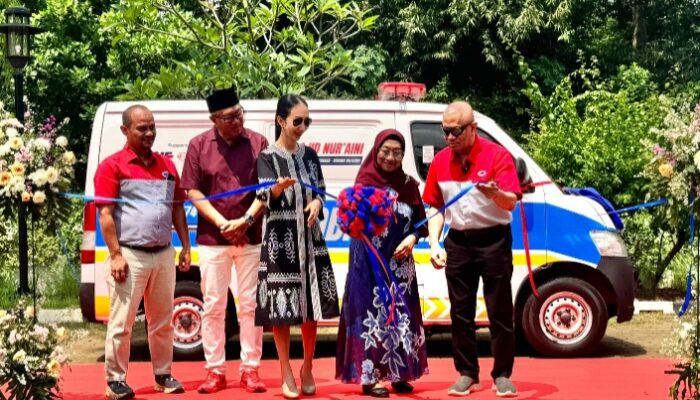 JNE – TIKI Serahkan Bantuan Mobil Ambulans Untuk Kemanusiaan
