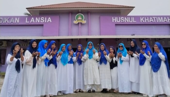Pesantren Husnul Khatimah Siapkan Lansia Menuju Kampung Akhirat