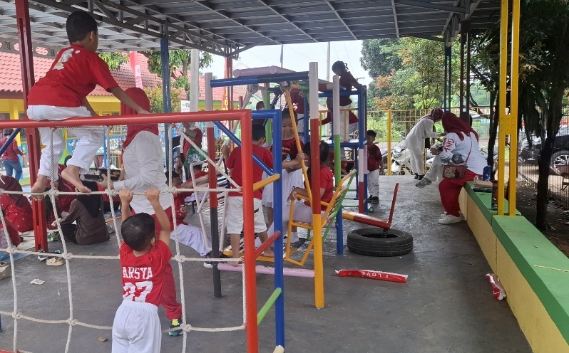 Revitalisasi APE Warnai TK Kartika VIII-4, Anak Belajar Lebih Ceria