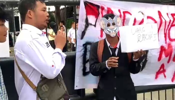 KAMMI Gelar Demo Lanjutan Dugaan Korupsi Revitalisasi Danau Siombak Di Kantor BWSS II