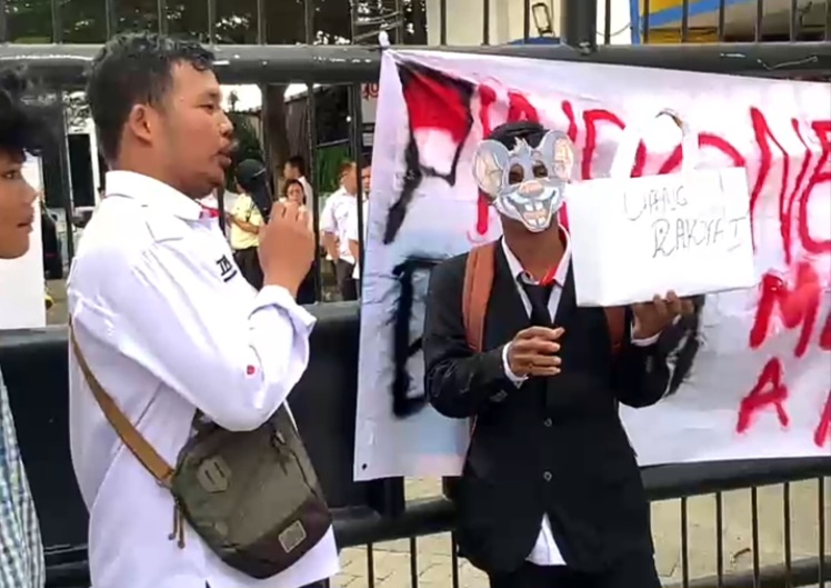 KAMMI Gelar Demo Lanjutan Dugaan Korupsi Revitalisasi Danau Siombak Di Kantor BWSS II