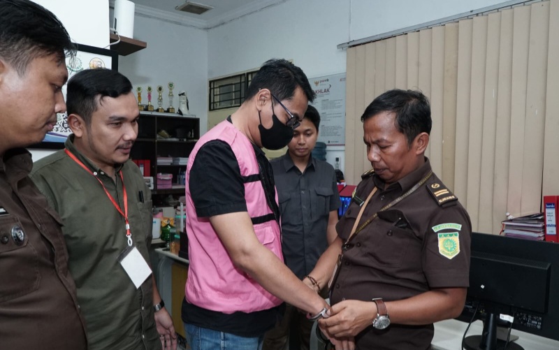 Penyidikan Tuntas, Tersangka Dugaan Korupsi Bank Sumut Diserahkan Ke JPU