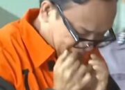 Kenakan Rompi Orange, Wamenaker Noel Menangis Jadi Tahanan KPK