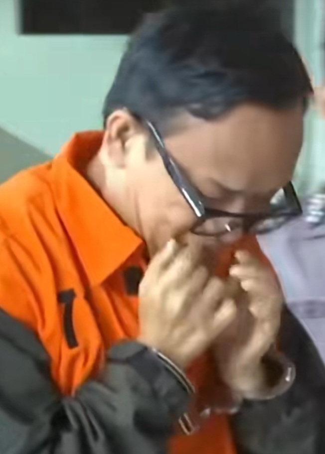 Kenakan Rompi Orange, Wamenaker Noel Menangis Jadi Tahanan KPK