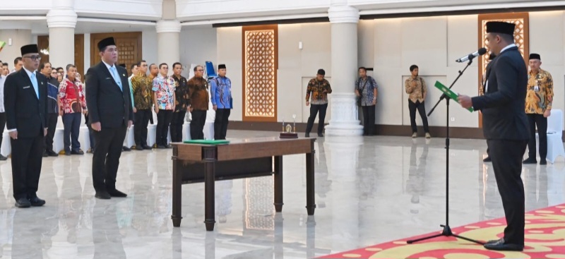 Lantik Dua Pejabat Eselon II, Gubsu Ingatkan Jangan Korupsi