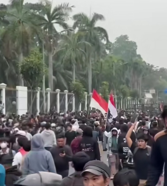 Jurnalis Foto ANTARA Dipukuli Oknum Aparat Saat Liput Demo Di DPR