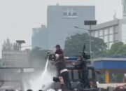 Demo 25 Agustus Diwarnai Bentrok