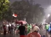 Protes Kematian Ojol, Massa Masih Bertahan Di Bilangan Mako Brimob