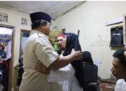 Prabowo Peluk Orang Tua Affan, Sampaikan Belasungkawa Di Rumah Duka