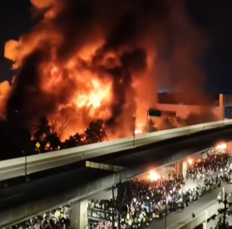Tiga Nyawa Melayang Dalam Kebakaran Gedung DPRD Makassar Saat Demo