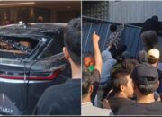 Massa Jebol Rumah Anggota DPR Ahmad Sahroni, Mobil Senilai Rp1,87 miliar Ringsek