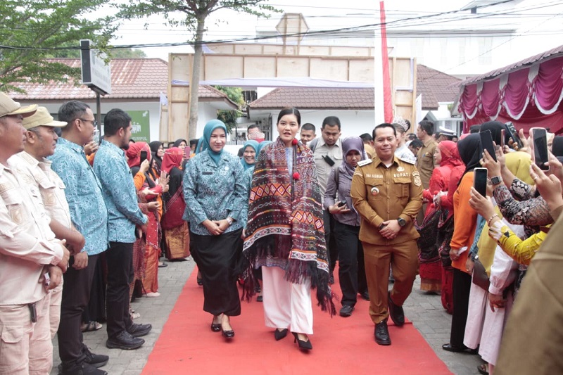 Kahiyang Ayu Kunjungi Palas