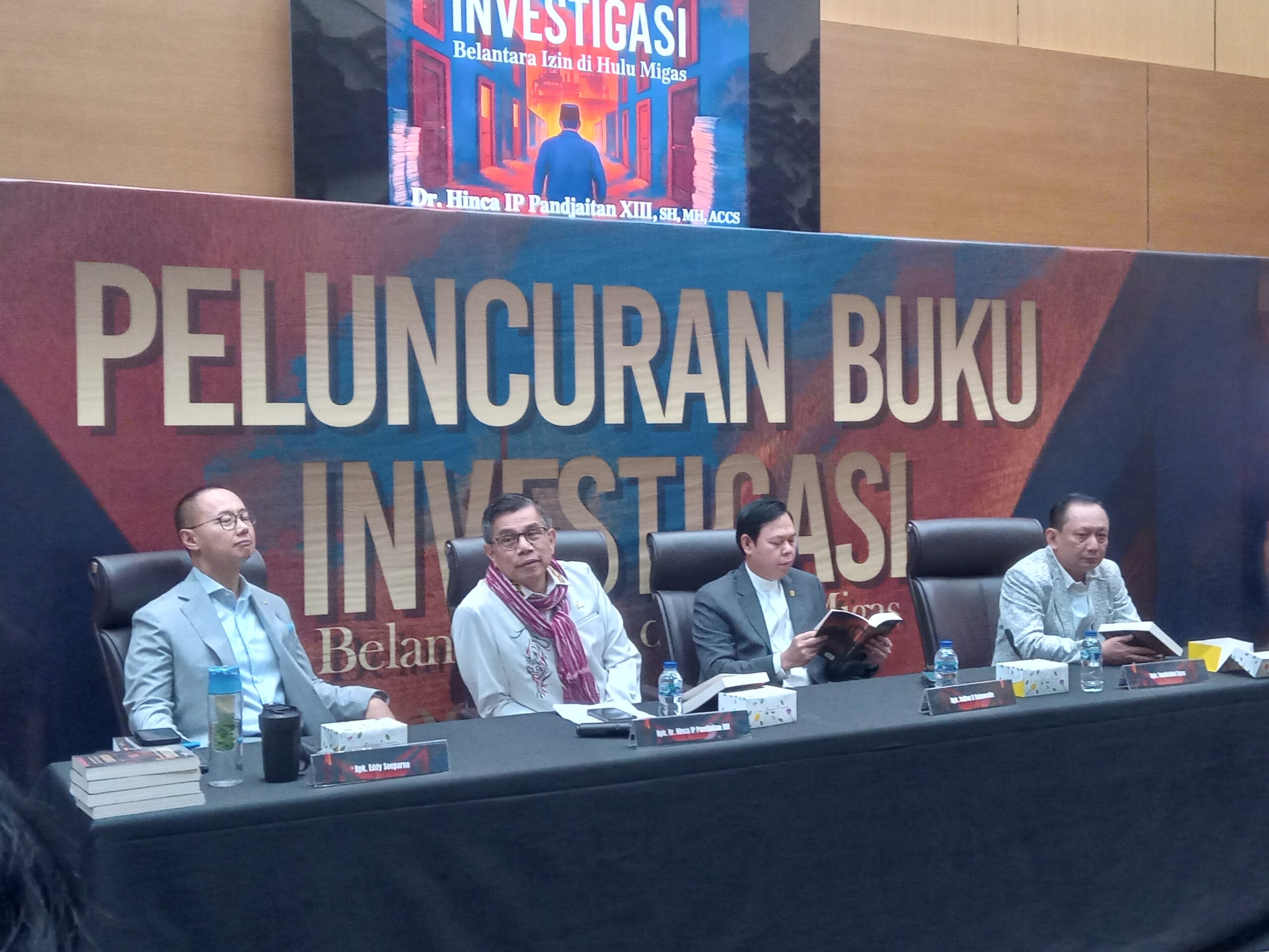 Dorong Reformasi Regulasi, Hinca Pandjaitan Luncurkan Buku “Investigasi Belantara Izin Hulu Migas”