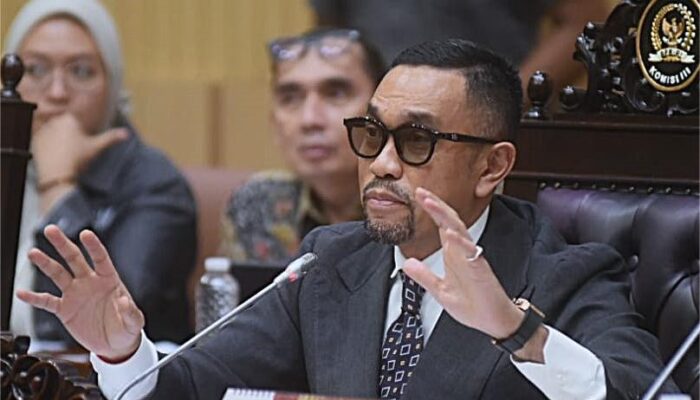 Ahmad Sahroni Dirotasi Ke Komisi 1 DPR RI